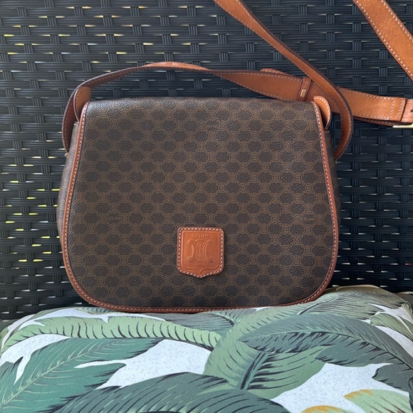 Celine Handbags - 🔥🔥🔥Stunning Celine Cross Body! 🔥🔥🔥